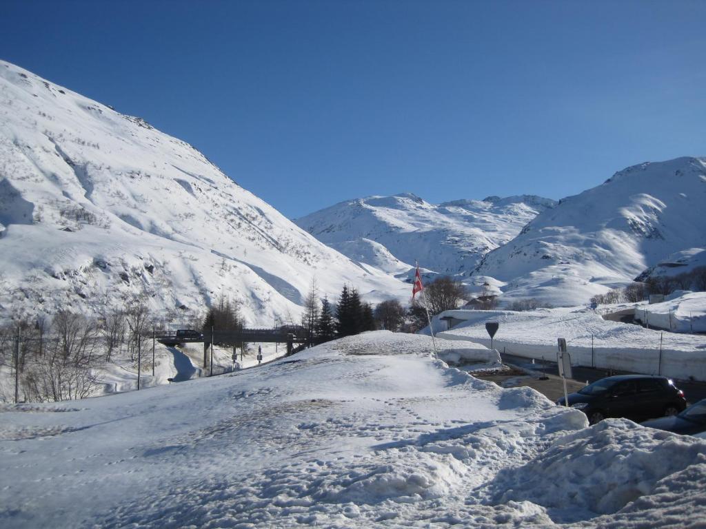 Hotel Des Alpes Realp Екстер'єр фото